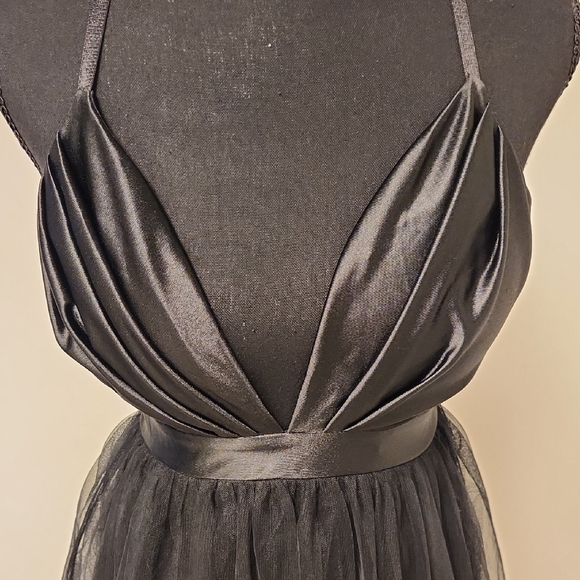 Holiday Ready Haute Monde Beautiful Sheer Black Backless Dress Size Small - Picture 2 of 6